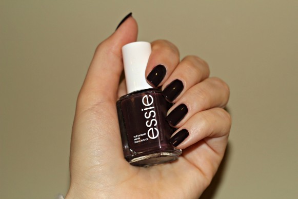 Essie- Carry on swatch and review