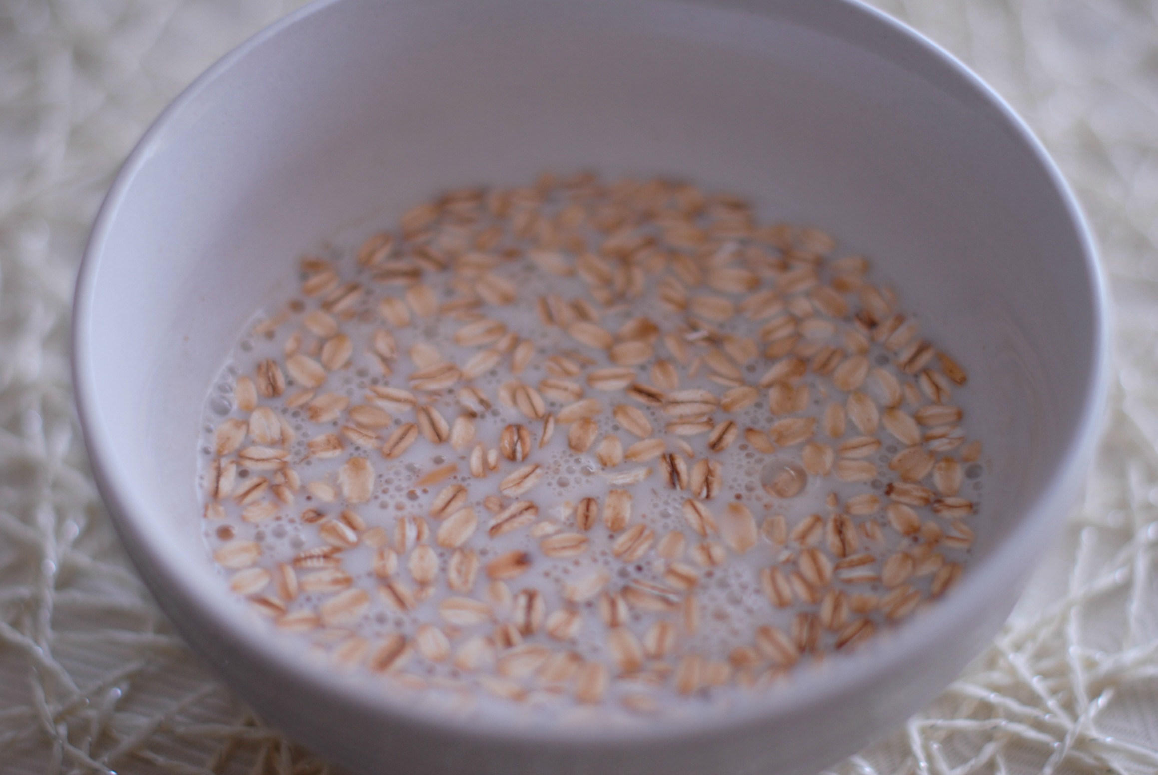 rolled oats with almond milk - THIRTEEN THOUGHTS